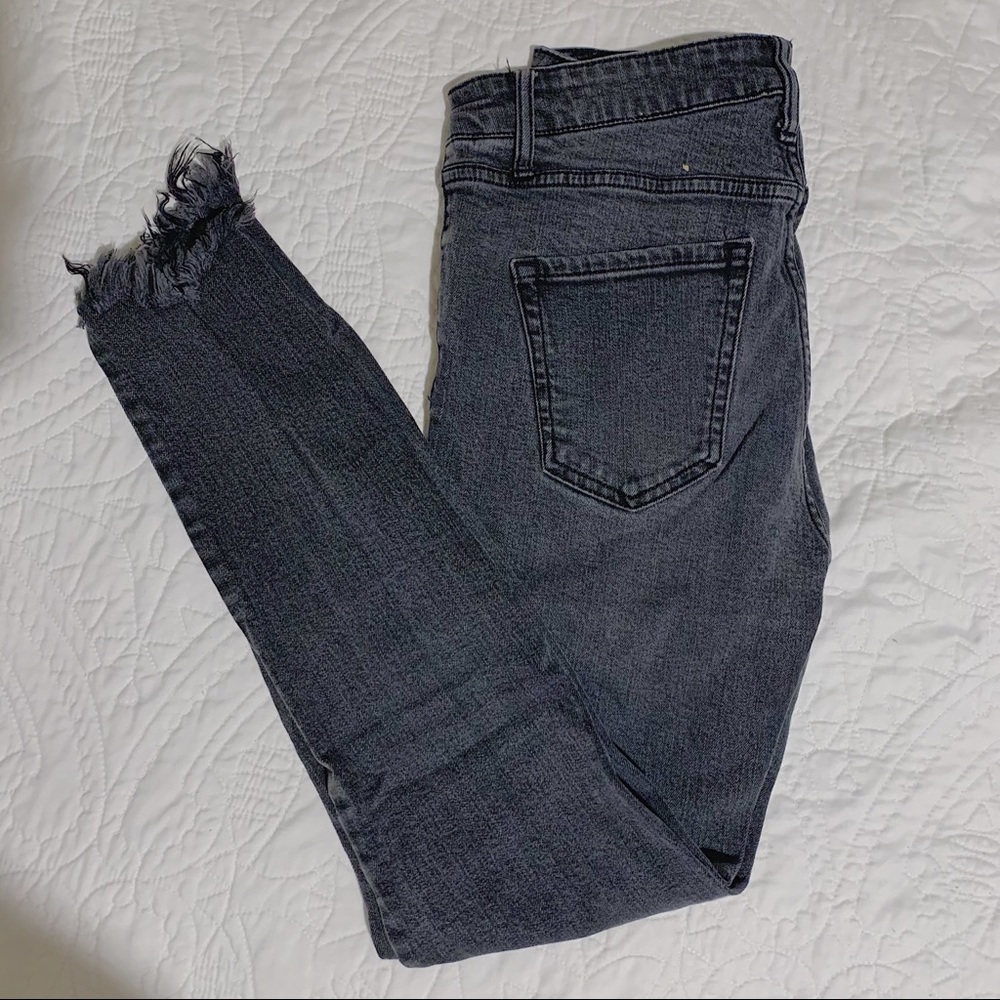 Black high rise ripped skinny jeans w/ frayed ends